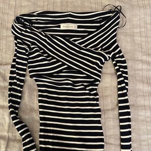 Abercrombie Off the shoulder long sleeve top